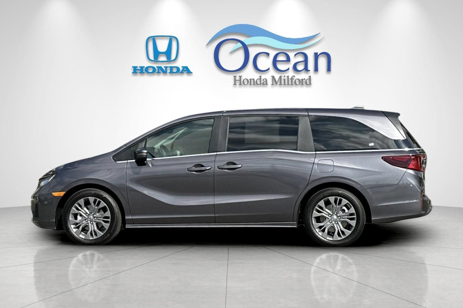 New 2026 Honda Odyssey Touring image 2