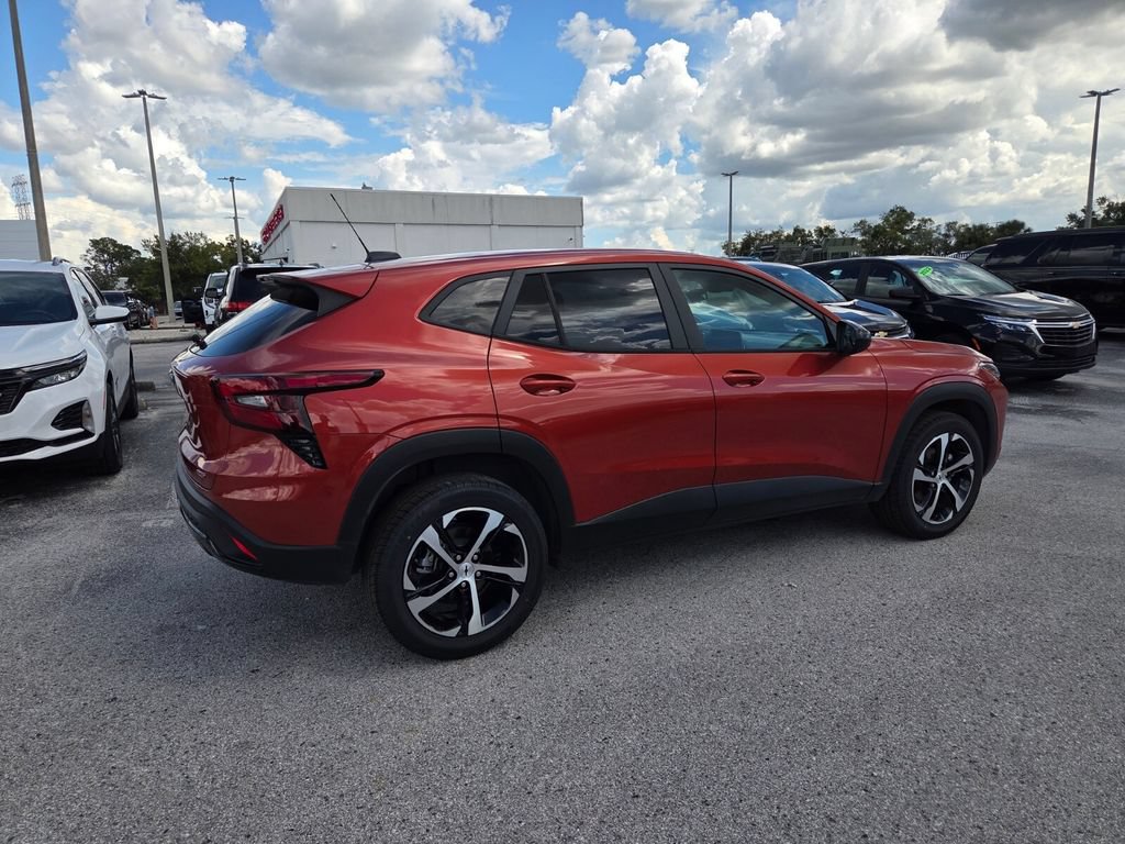 Used 2024 Chevrolet Trax RS FWD image 13