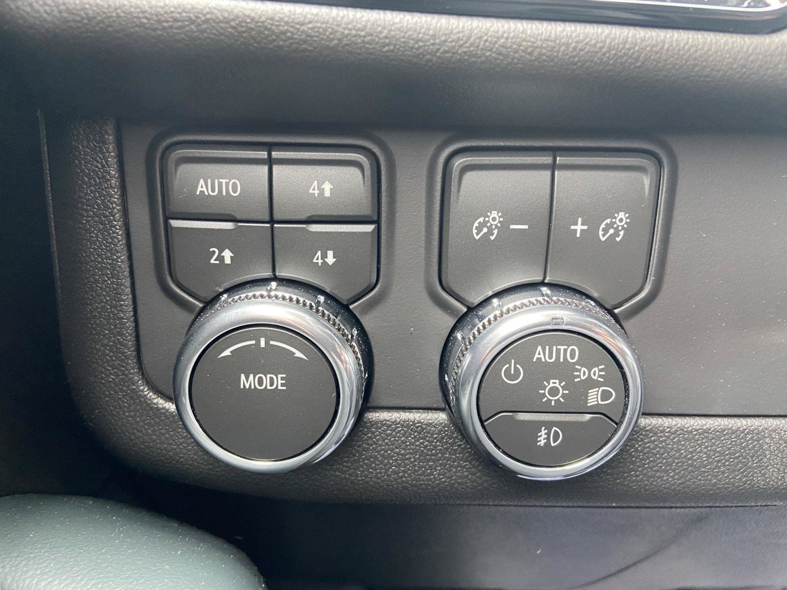 Used 2026 GMC Yukon AT4 w/ LPO, Floor Liner Package AWD/4WD image 27