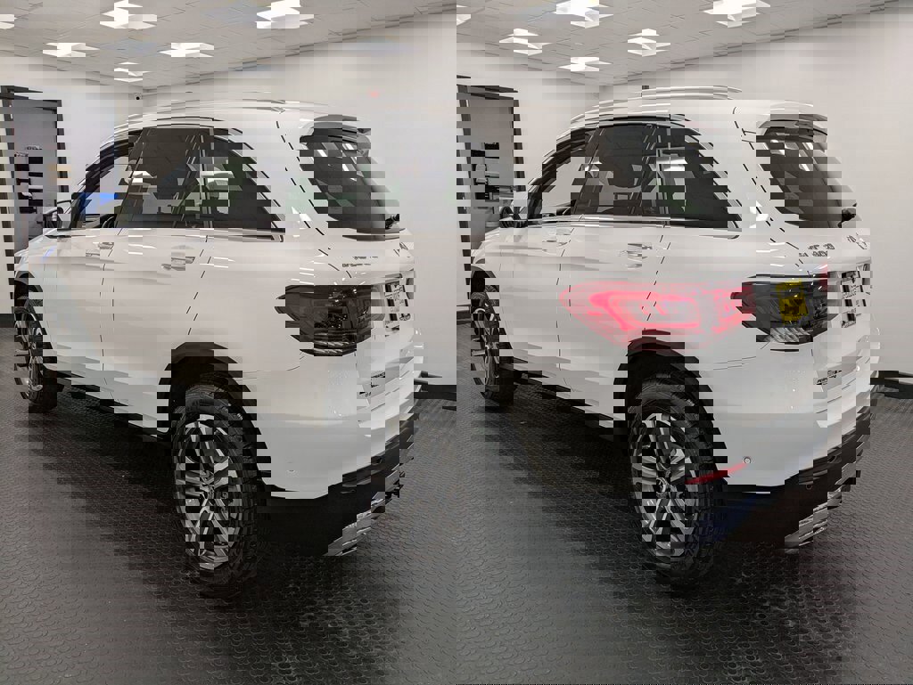 Used 2021 Mercedes-Benz GLC 300 4MATIC image 6