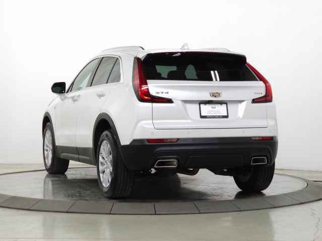 Certified 2023 Cadillac XT4 Luxury w/ Cold Weather Package image 3