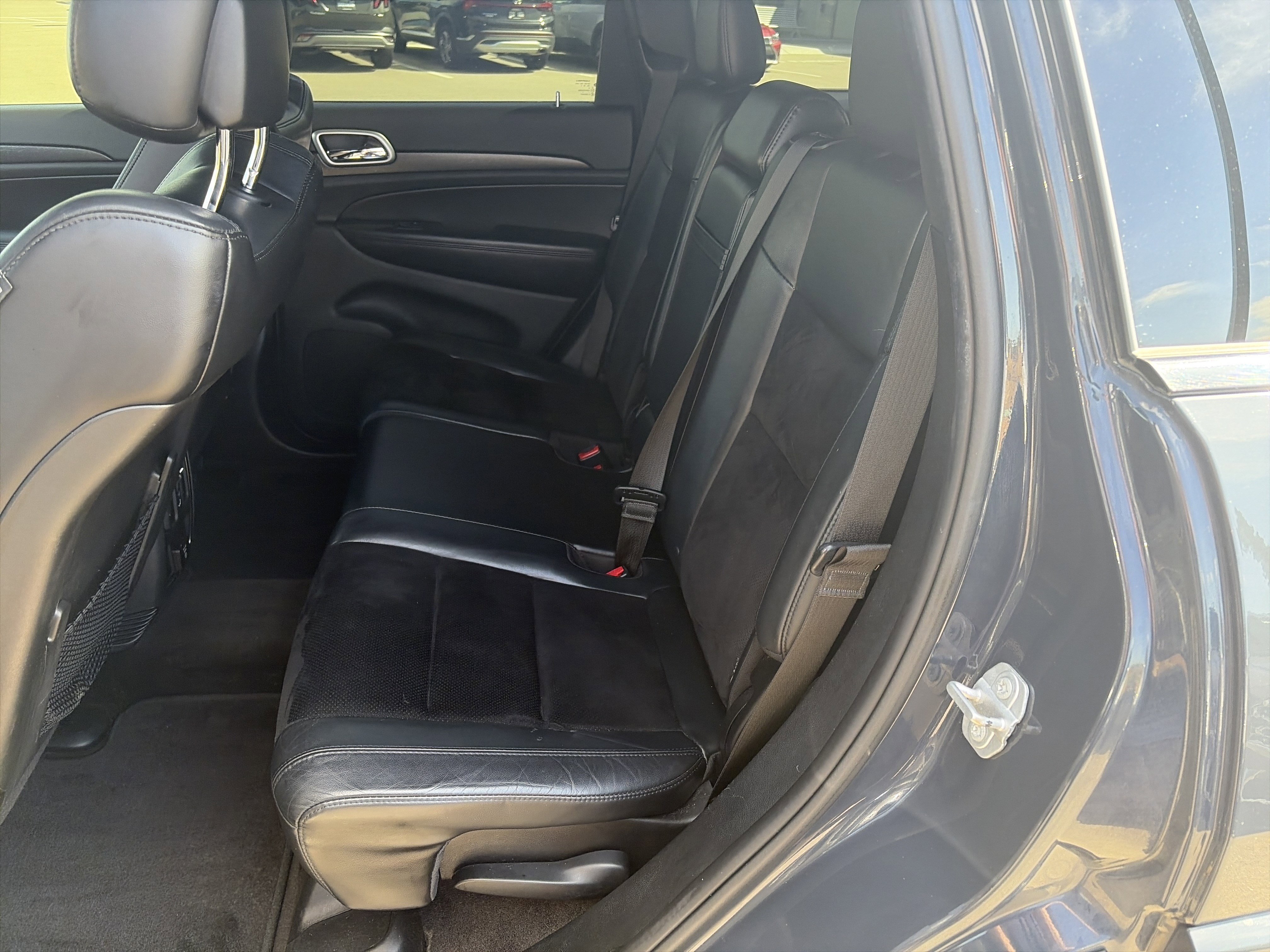 Used 2018 Jeep Grand Cherokee Altitude AWD/4WD image 21