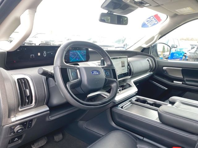 Used 2025 Ford Expedition Platinum image 10