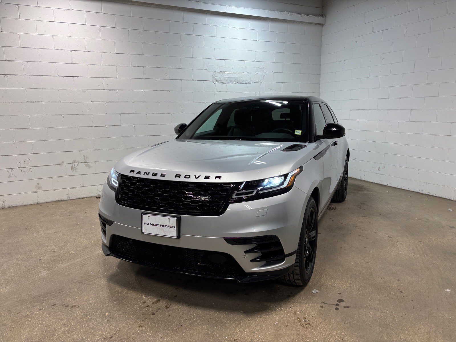 Used 2023 Land Rover Range Rover Velar R-Dynamic S AWD/4WD image 2