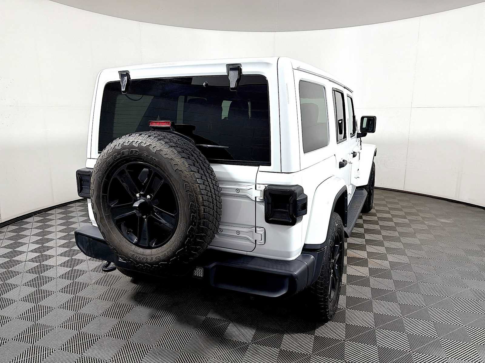 Used 2021 Jeep Wrangler Unlimited Sahara AWD/4WD image 6