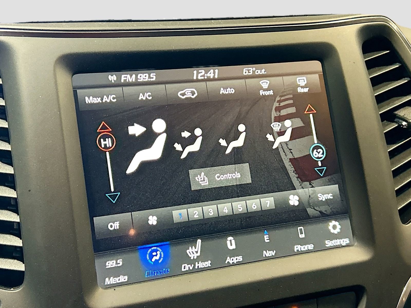 Used 2023 Jeep Cherokee Altitude Lux AWD/4WD image 15