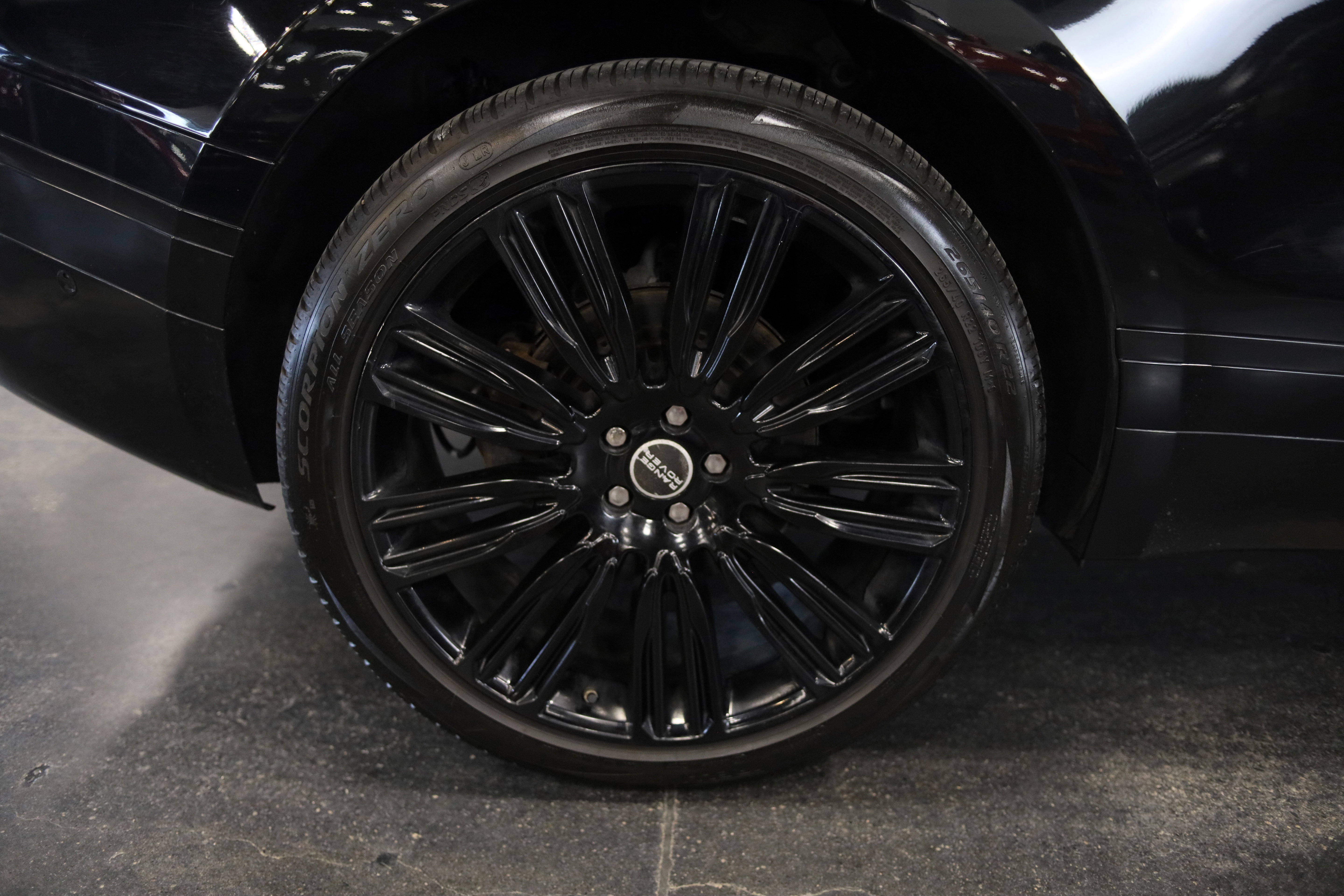 Used 2019 Land Rover Range Rover Velar R-Dynamic SE image 11
