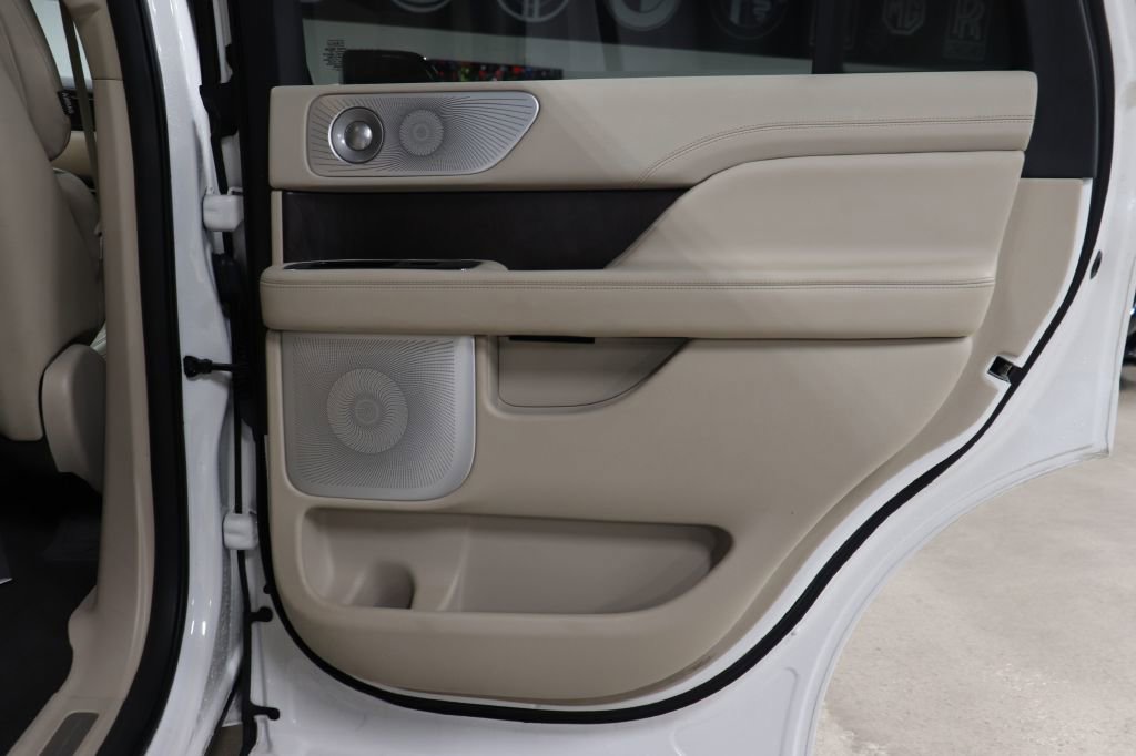 Used 2021 Lincoln Navigator Reserve w/ Luxury Package image 19