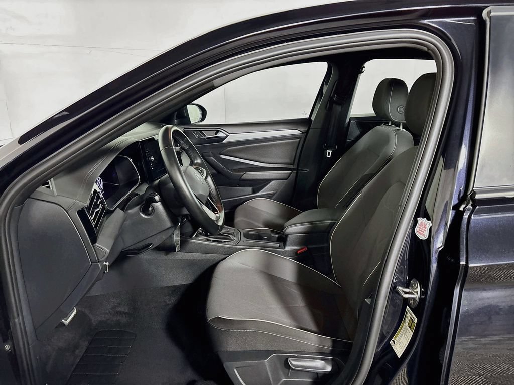 Certified 2025 Volkswagen Jetta Sport FWD image 12