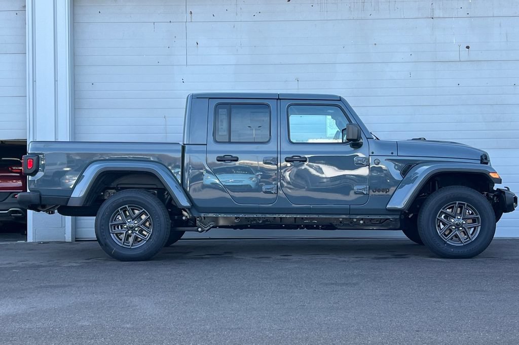 New 2026 Jeep Gladiator Sport AWD/4WD image 3