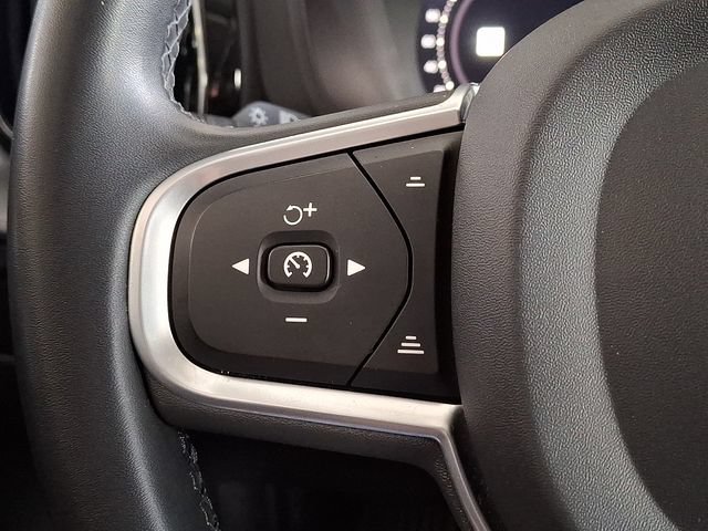 Used 2022 Volvo XC60 B5 Momentum AWD/4WD image 20