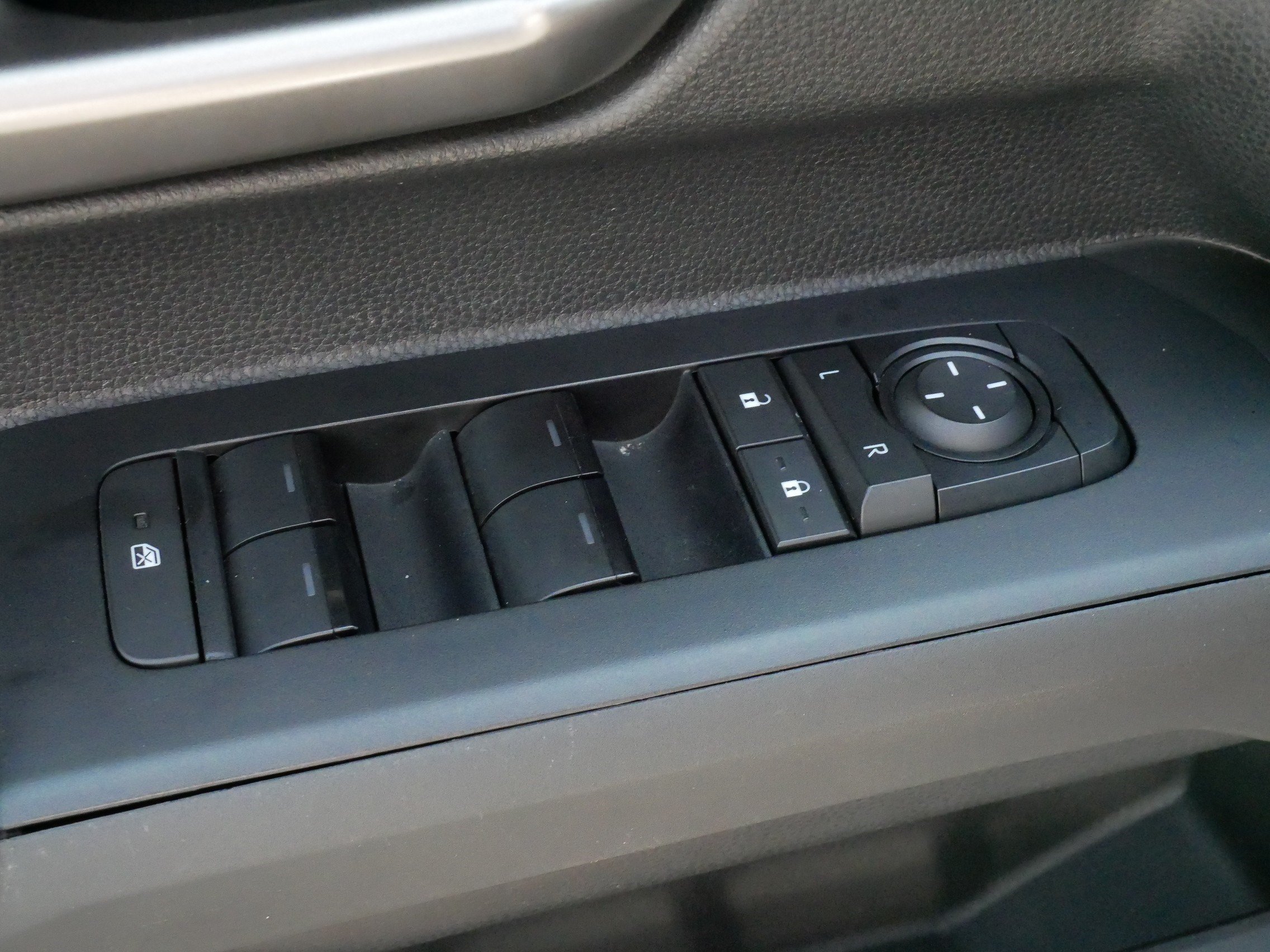 Used 2024 Toyota Tacoma TRD Off-Road AWD/4WD image 17
