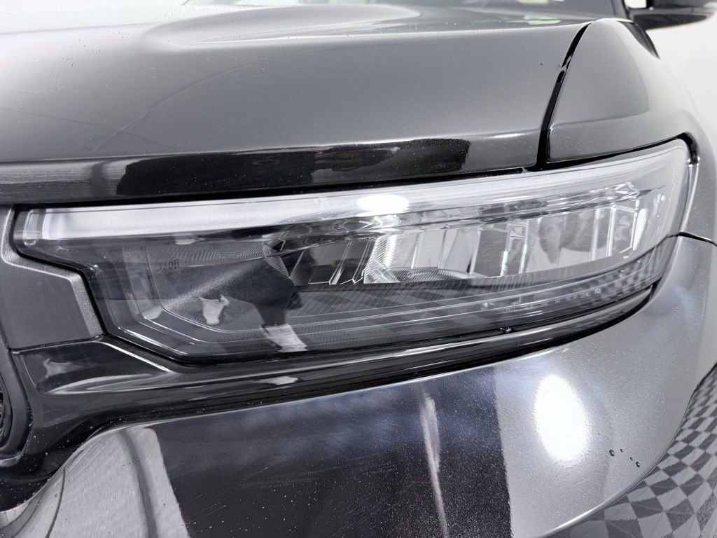 Used 2025 Jeep Grand Cherokee L Limited w/ Black Appearance Package image 27