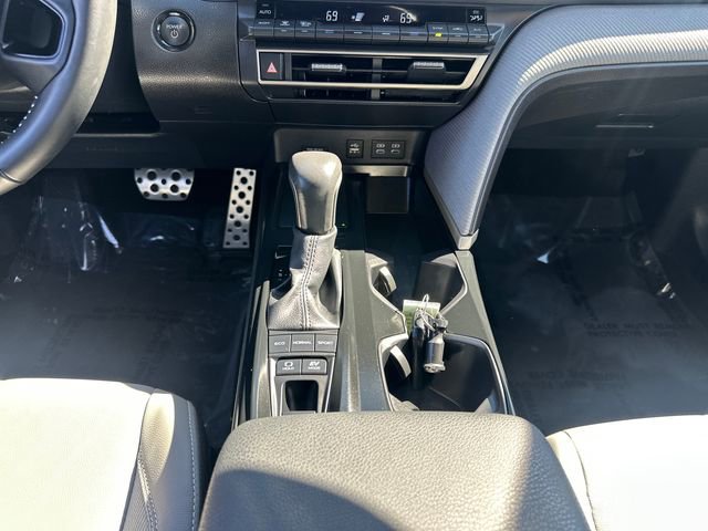 Used 2025 Toyota Camry SE image 22