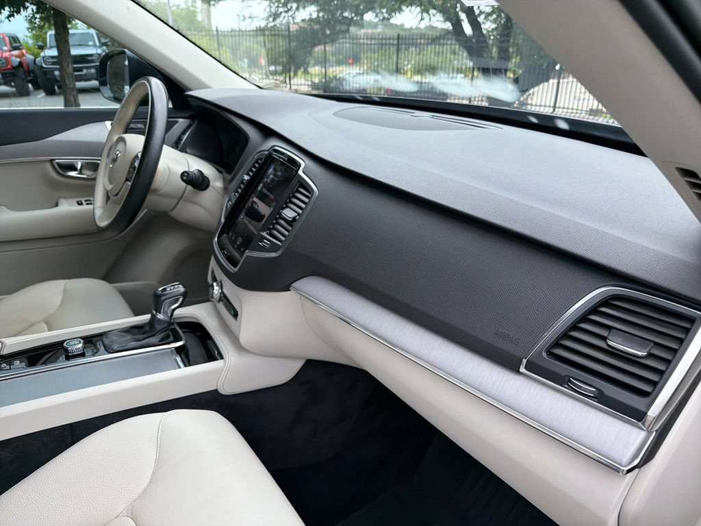 Used 2022 Volvo XC90 T5 Momentum w/ Protection Package Premier AWD/4WD image 41