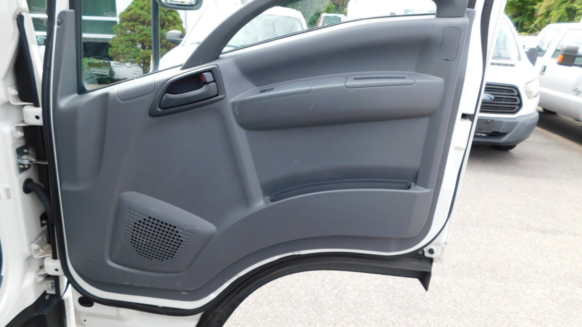 Used 2020 Isuzu NPR image 21