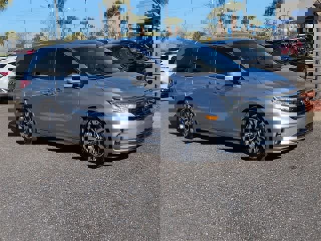Used 2024 Honda Odyssey Touring image 2