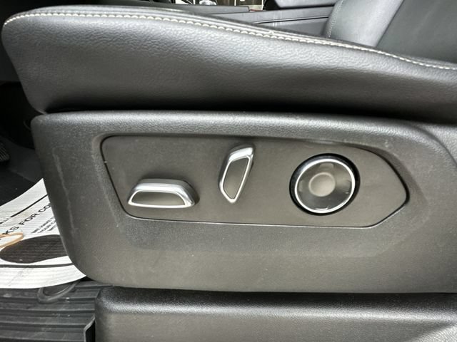 Used 2022 Cadillac Escalade Luxury w/ LPO, Illumination Package AWD/4WD image 20