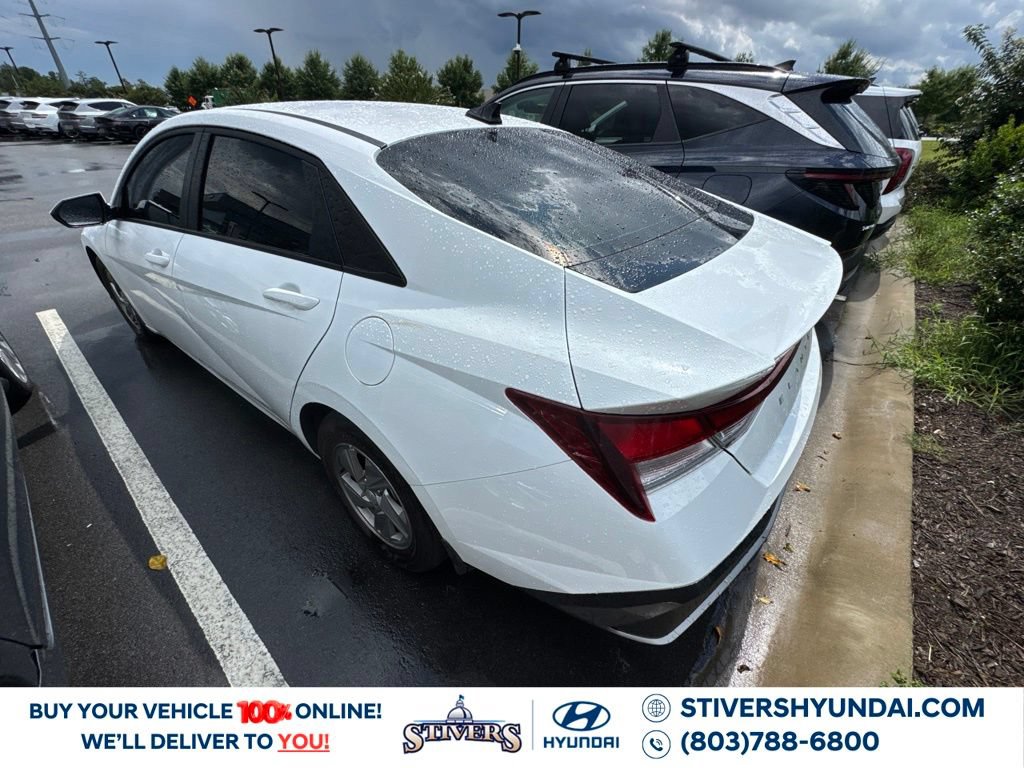 Used 2025 Hyundai Elantra SE FWD image 4
