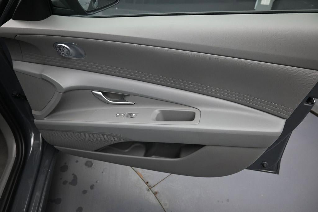 New 2026 Hyundai Elantra SE FWD image 31