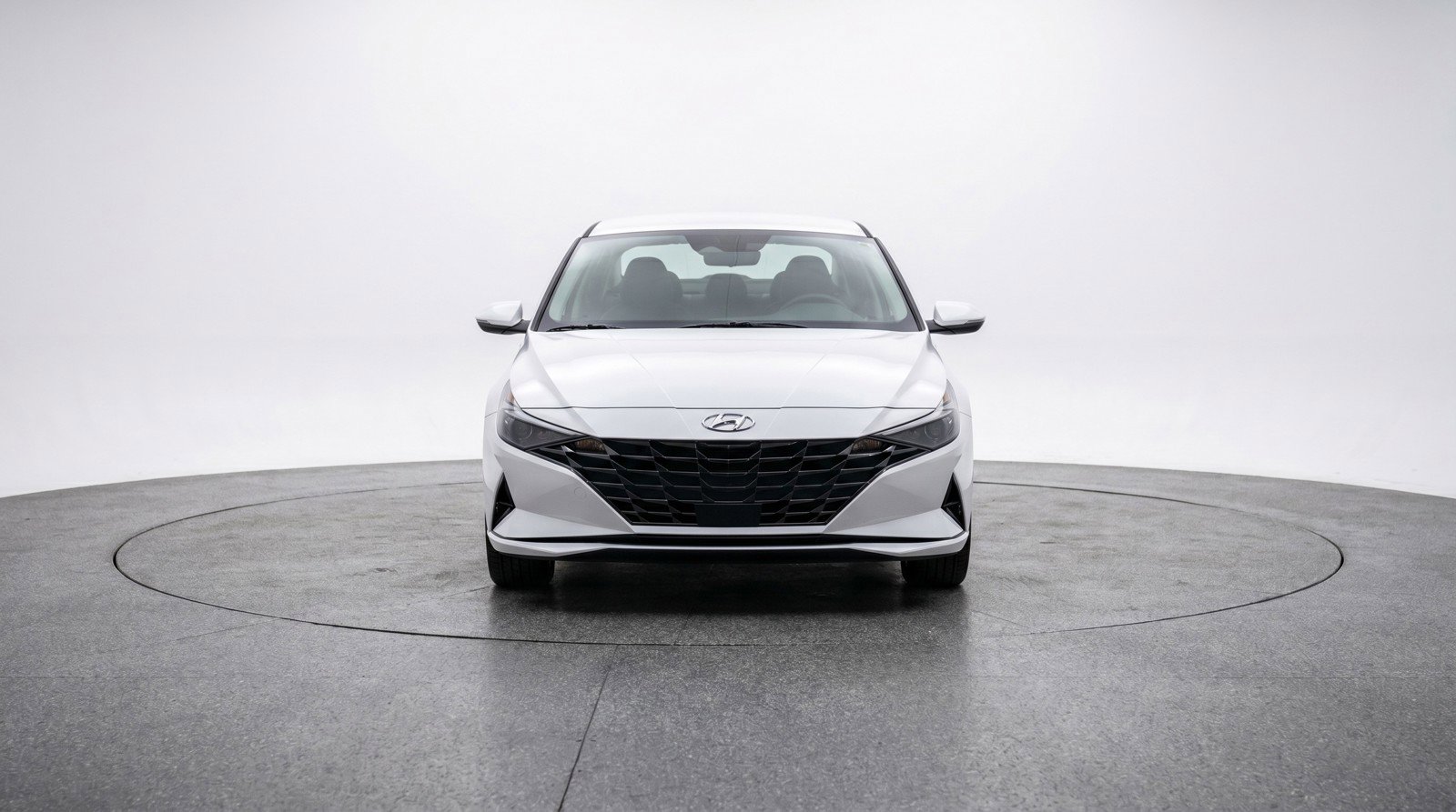 Used 2025 Hyundai Elantra SEL FWD image 2