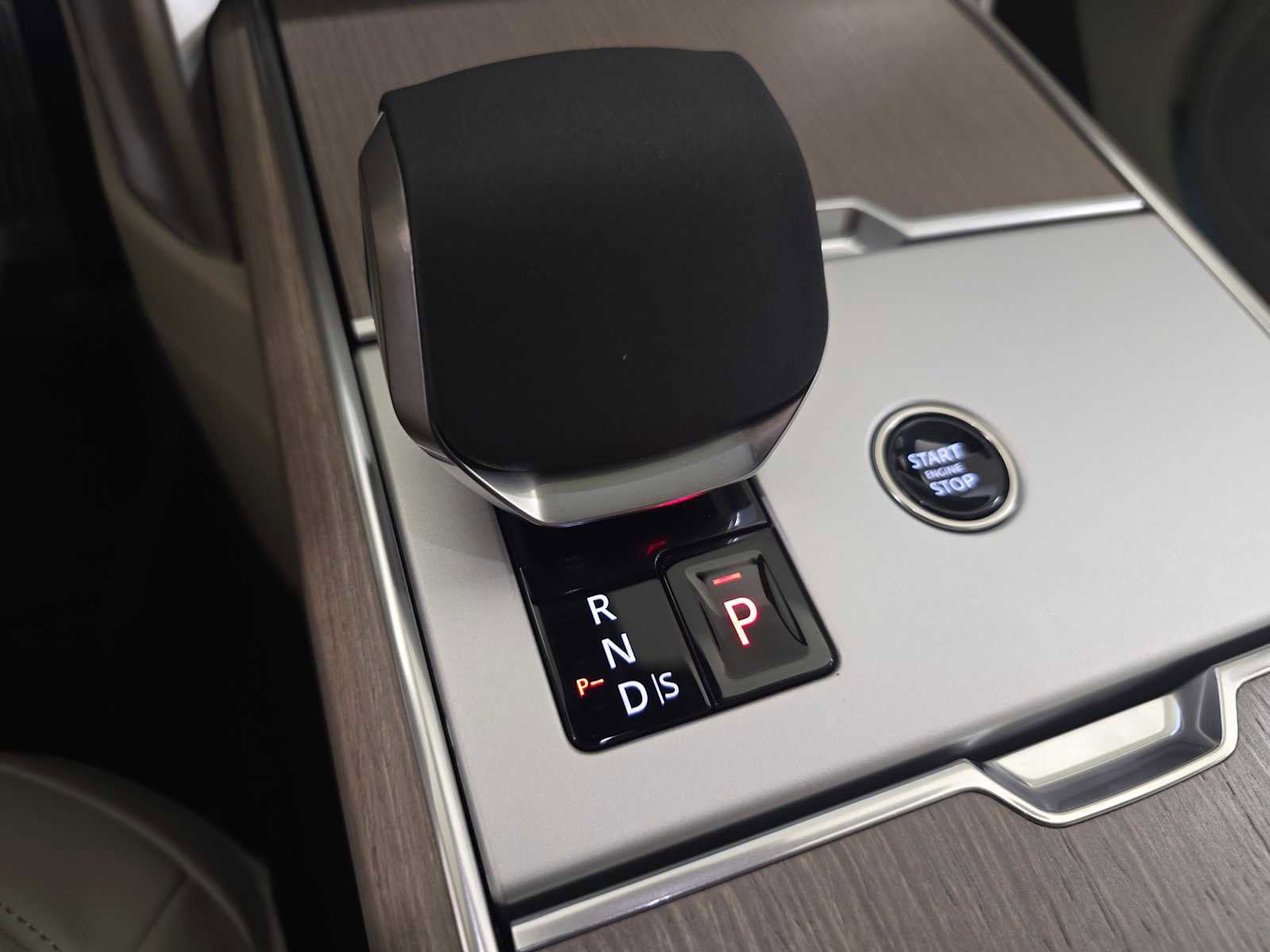 New 2026 Land Rover Range Rover SE image 34