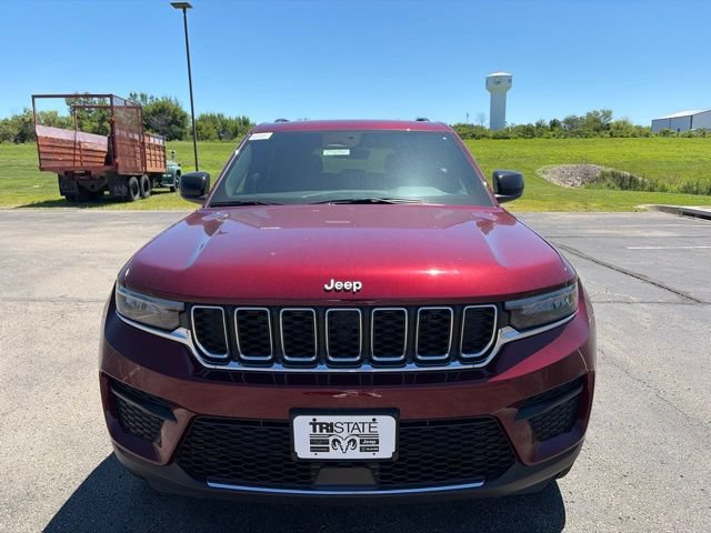 New 2026 Jeep Grand Cherokee Laredo AWD/4WD image 2