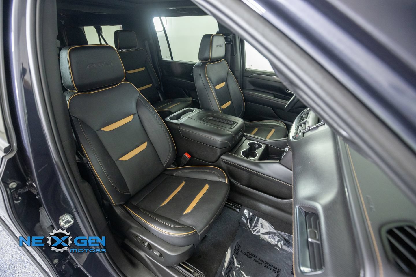 Used 2023 GMC Yukon XL AT4 w/ AT4 Premium Package AWD/4WD image 10