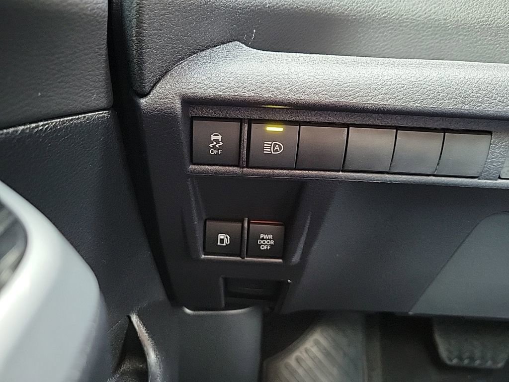 Used 2025 Toyota Sienna XSE image 27