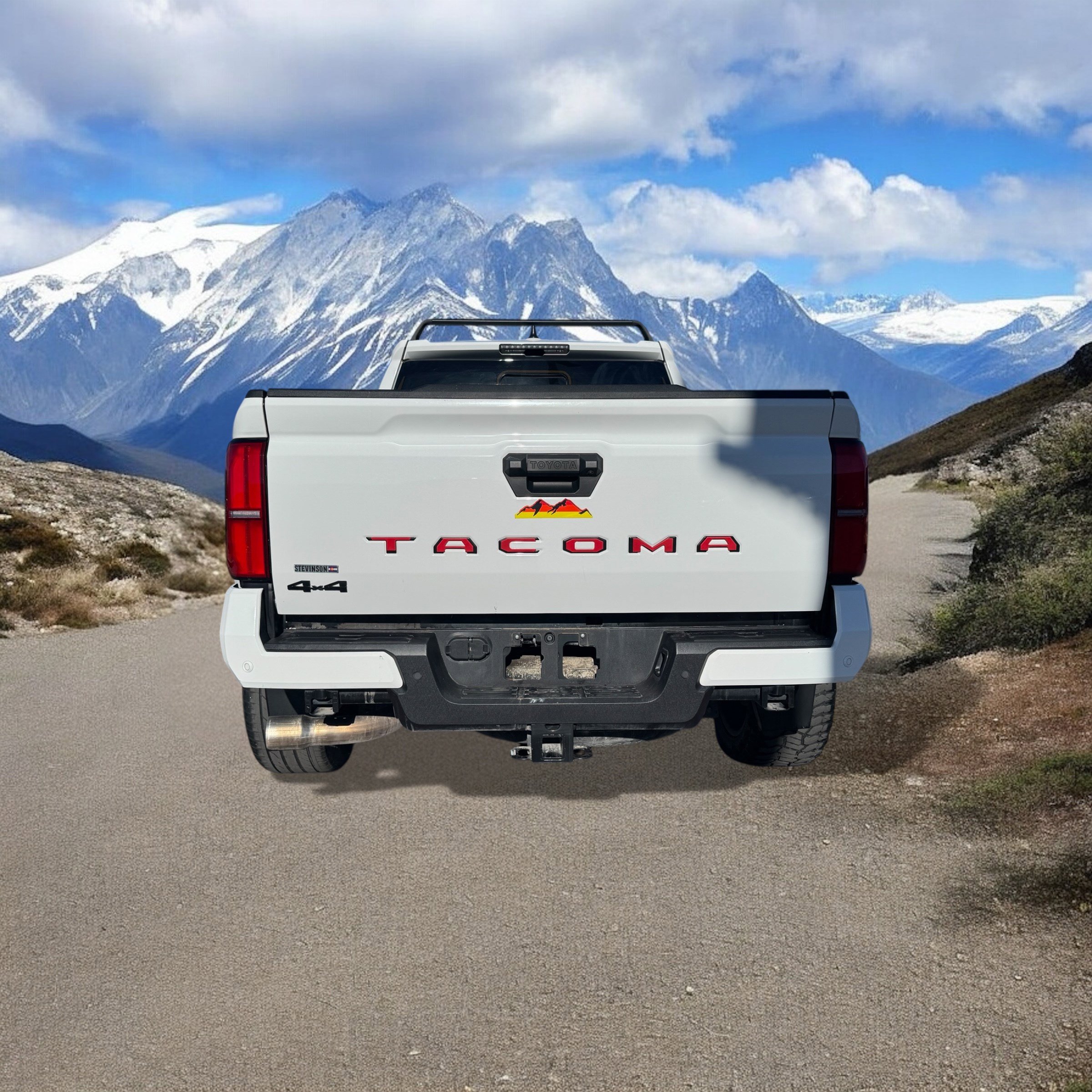 Used 2024 Toyota Tacoma TRD Sport w/ TRD Sport Upgrade Package image 4