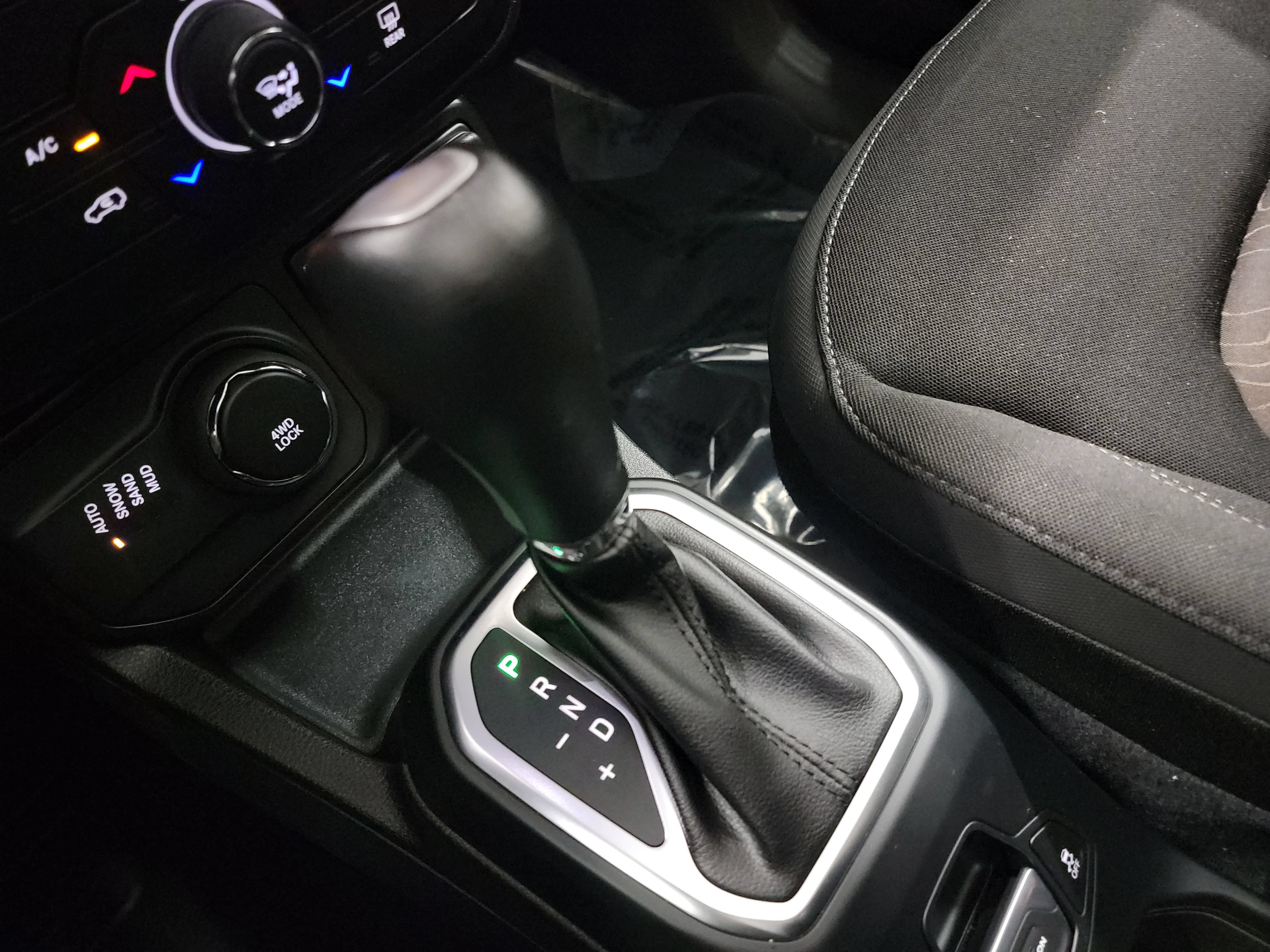 Used 2023 Jeep Renegade Latitude w/ Sun/Sound Group AWD/4WD image 27
