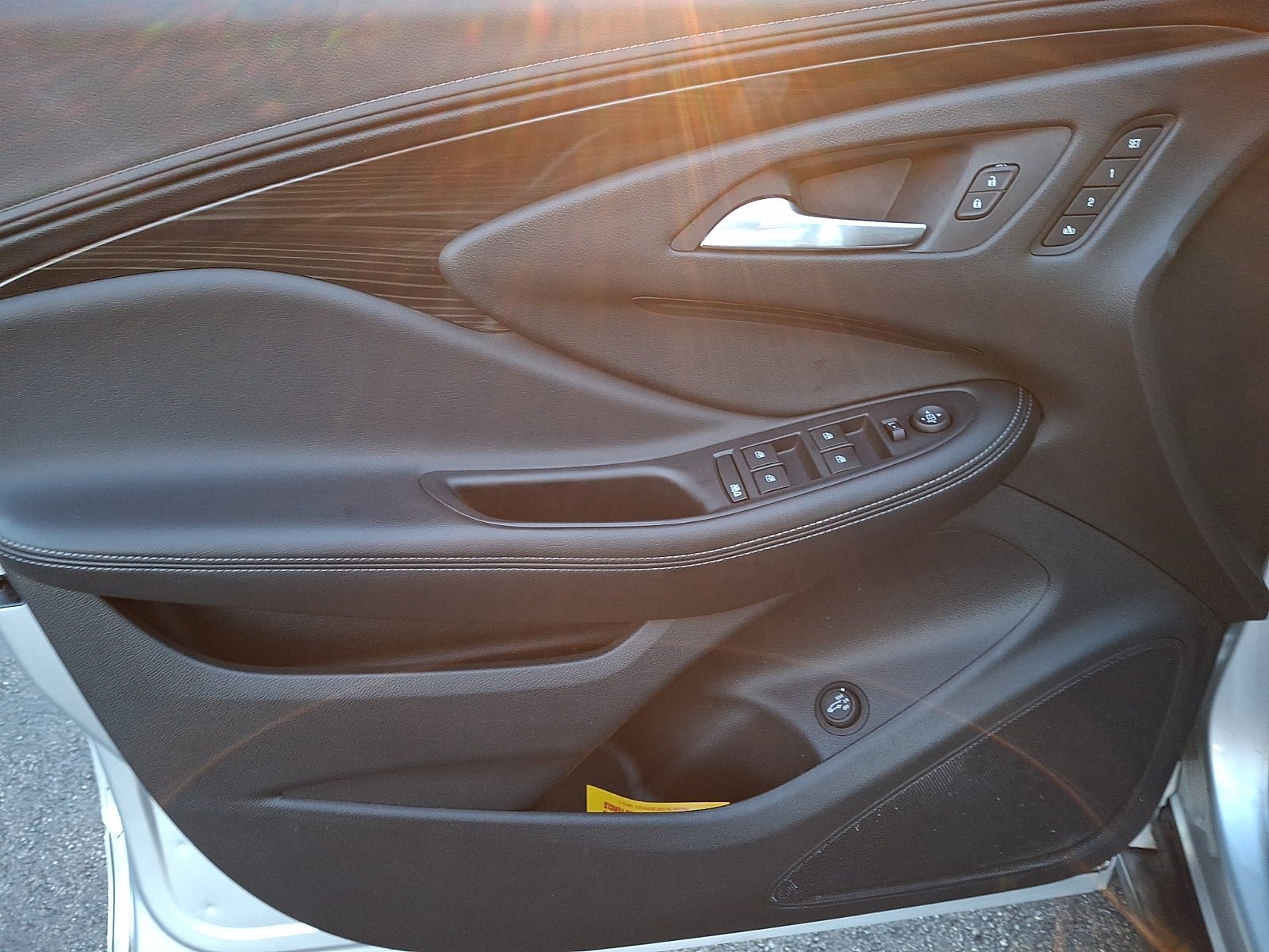 Certified 2019 Buick Envision Essence FWD image 13
