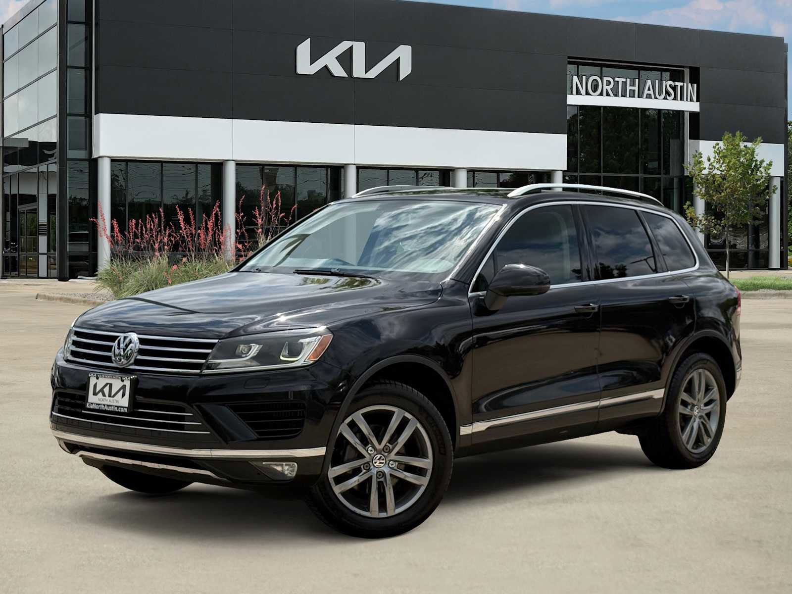 Used 2015 Volkswagen Touareg TDI AWD/4WD image 1
