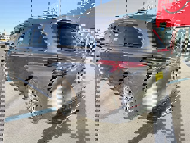 Used 2021 Toyota Sienna Limited image 6