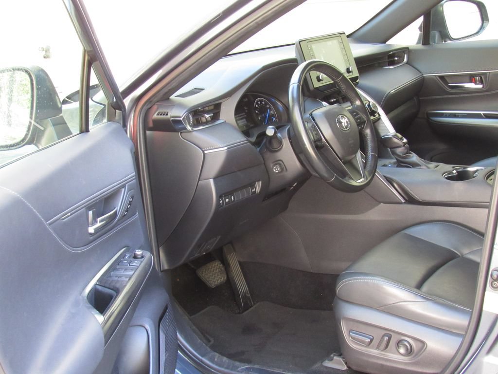 Certified 2022 Toyota Venza XLE AWD/4WD image 9