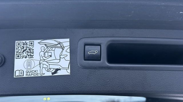 Used 2023 Toyota Highlander Limited image 16