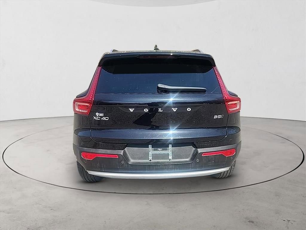 Certified 2025 Volvo XC40 B5 Core AWD/4WD image 4