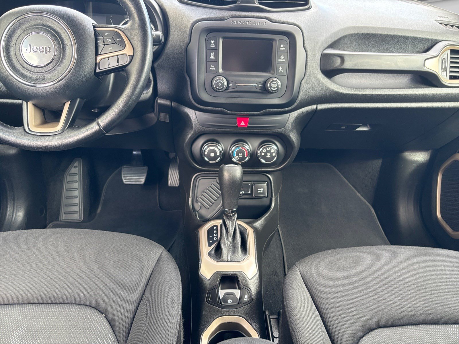 Used 2017 Jeep Renegade Latitude FWD image 12