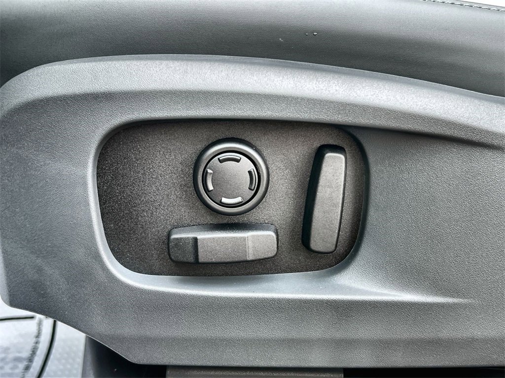 Used 2025 Land Rover Defender 110 S image 20