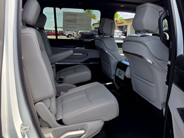 New 2026 Jeep Grand Wagoneer Summit w/ Premium Group III AWD/4WD image 14