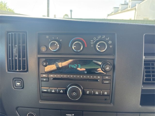 Used 2009 Chevrolet Express 3500 Extended Passenger image 16