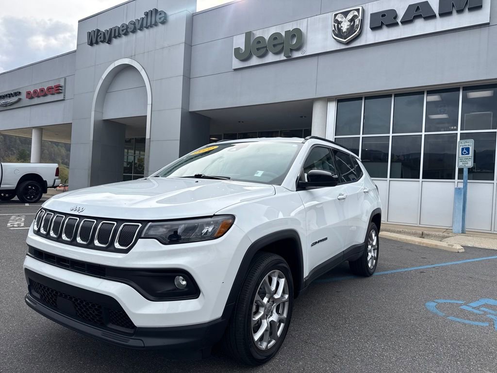 Used 2022 Jeep Compass Latitude image 10