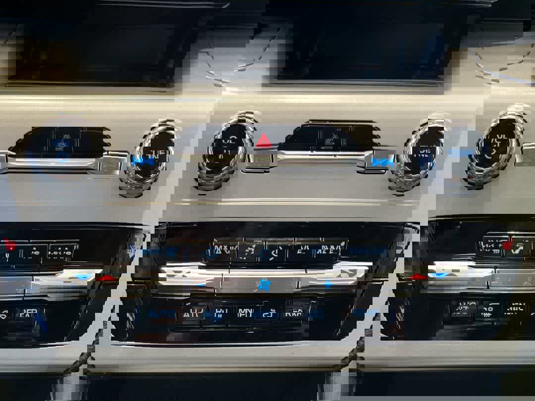 Used 2023 Ford Explorer XLT image 21