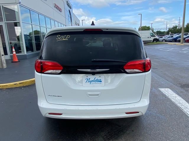 Used 2022 Chrysler Voyager LX FWD image 8