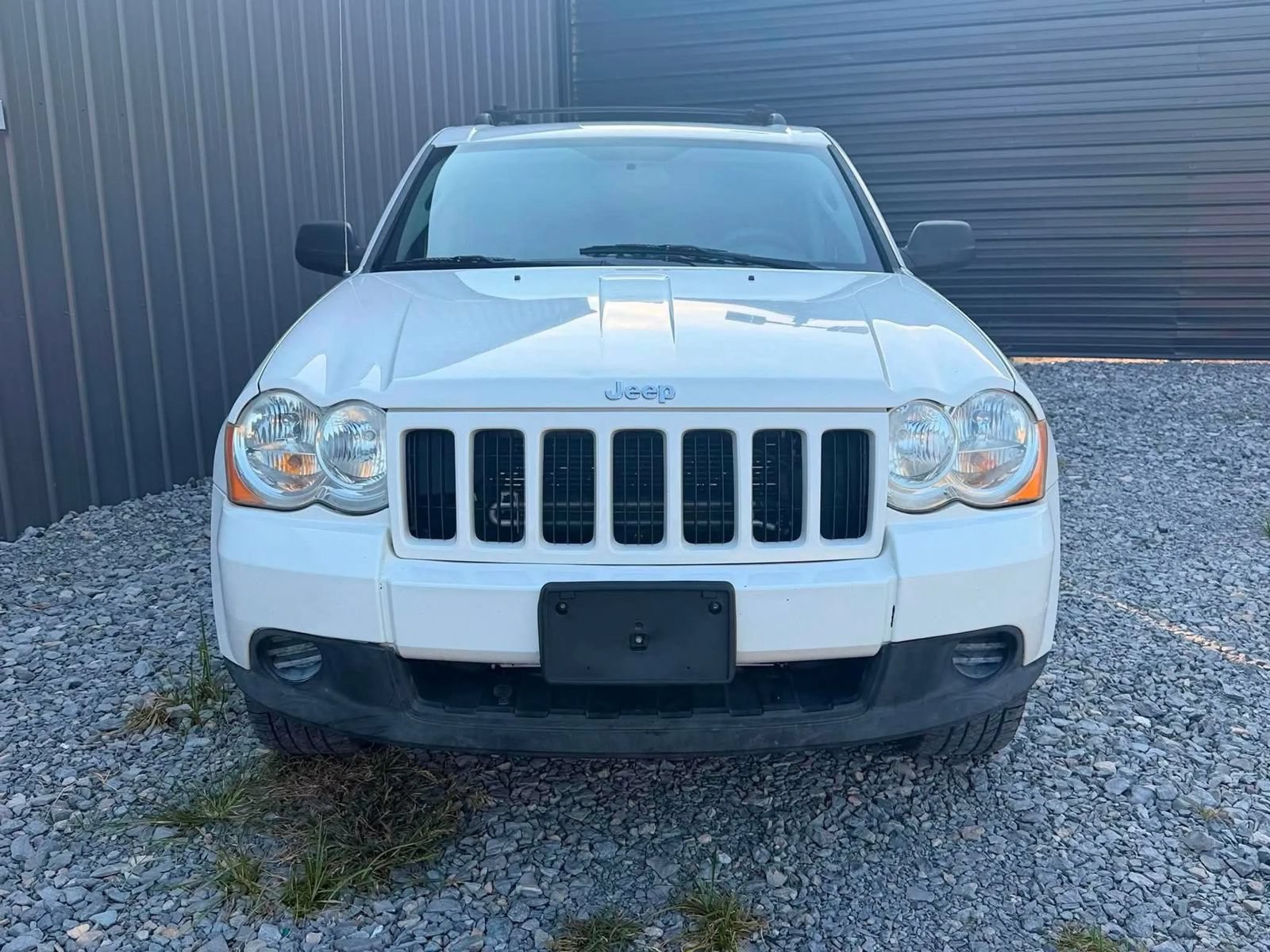 Used 2010 Jeep Grand Cherokee Laredo AWD/4WD image 2