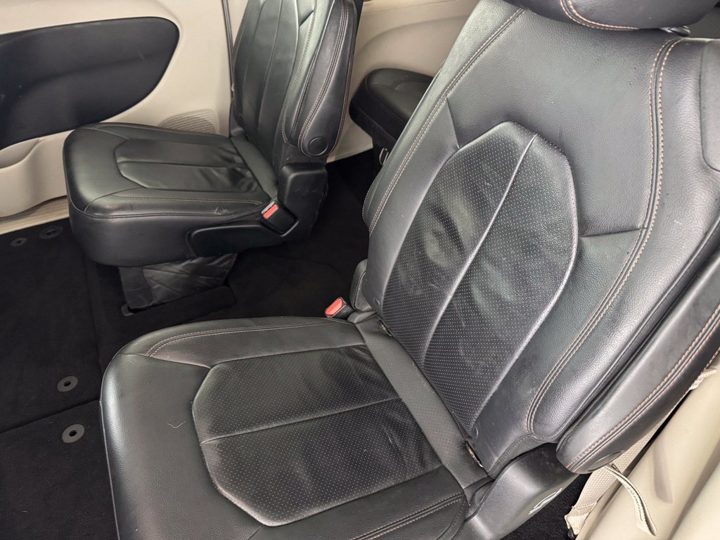 Used 2018 Chrysler Pacifica Touring-L FWD image 26
