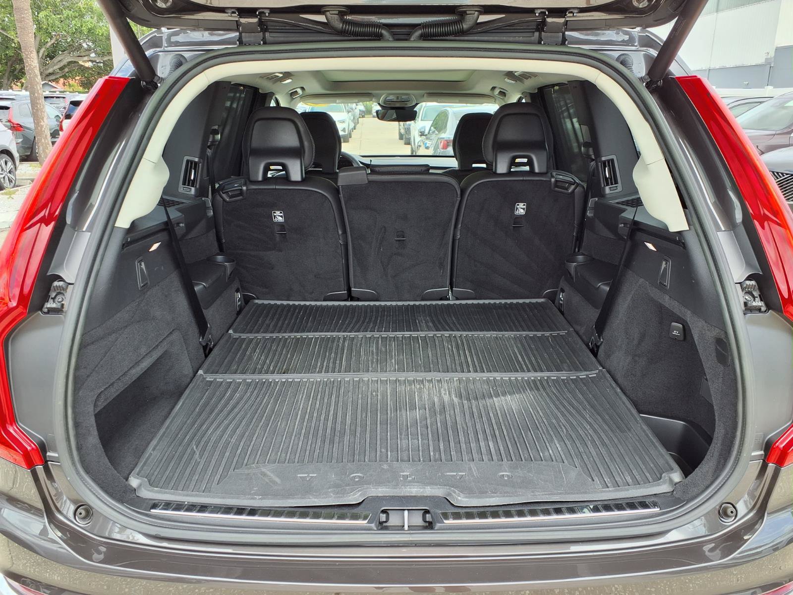 Certified 2023 Volvo XC90 B6 Ultimate w/ Protection Package Premier AWD/4WD image 18