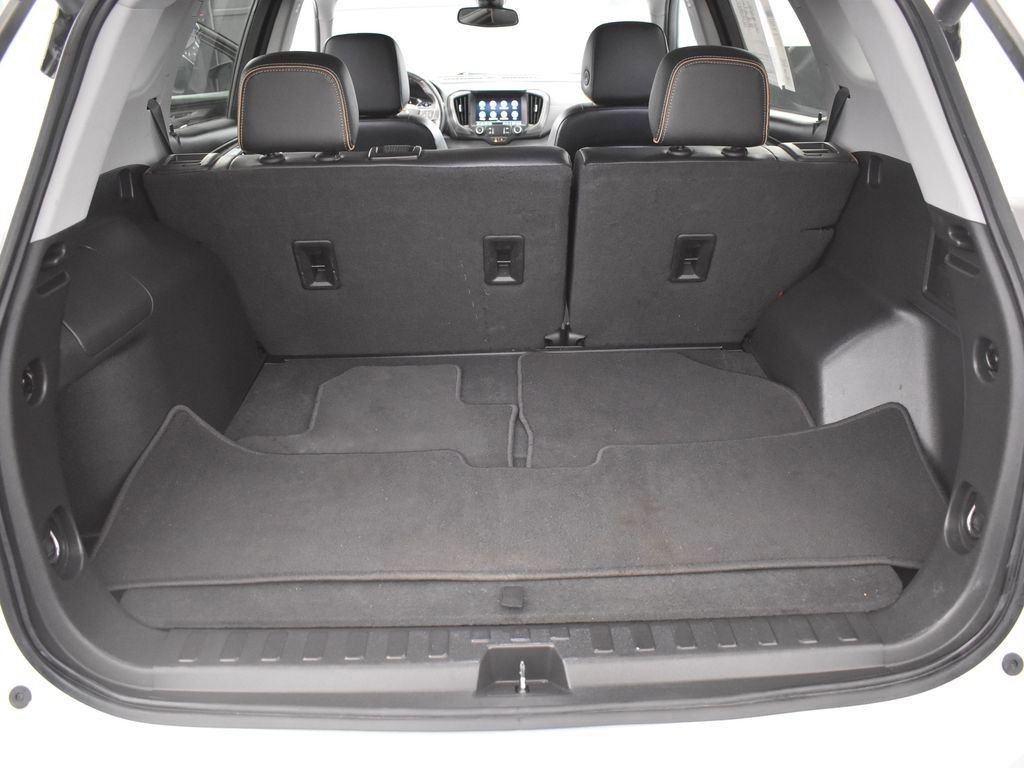 Used 2023 GMC Terrain AT4 image 33