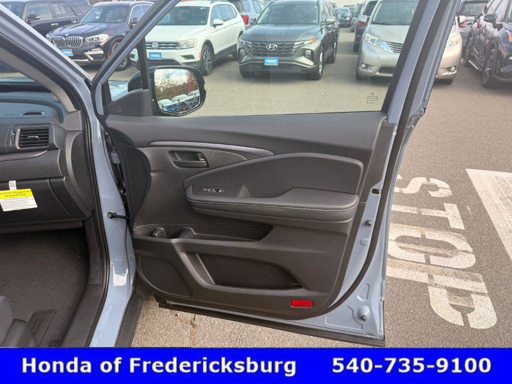 Certified 2025 Honda Ridgeline Sport image 32