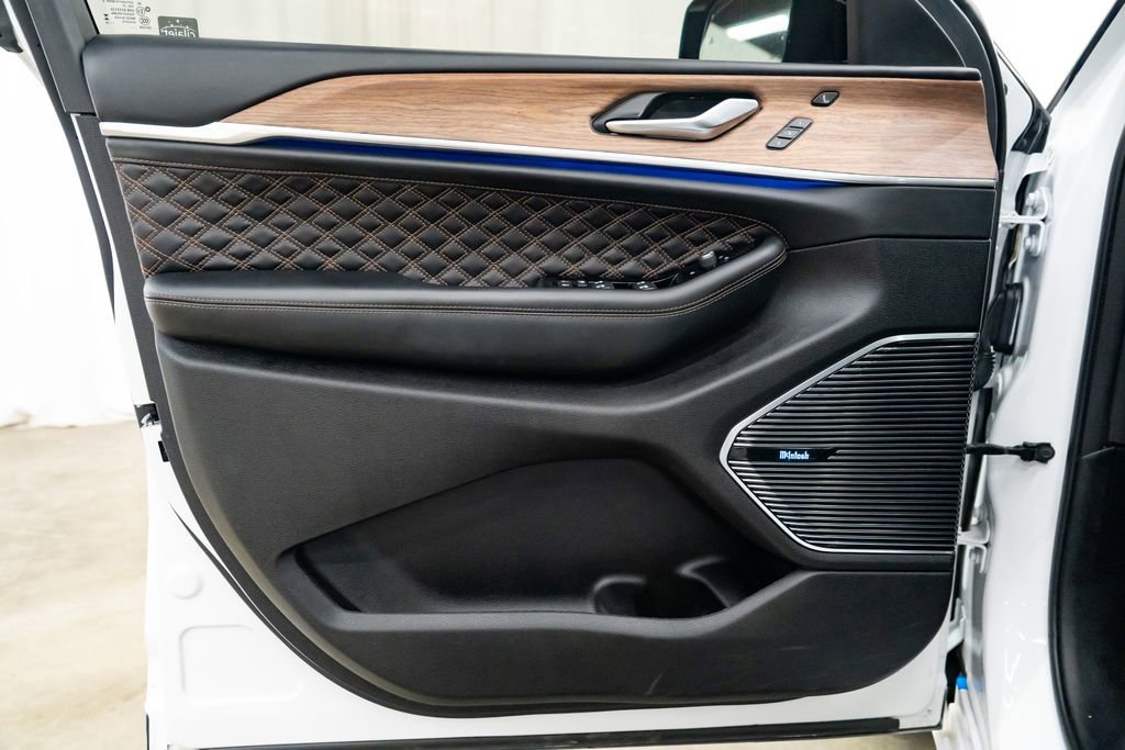 Used 2023 Jeep Grand Cherokee L Summit w/ Advanced Protech Group IV image 26